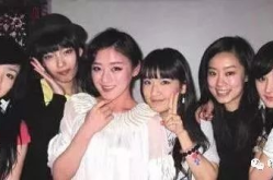 娱乐圈有一起吃瓜的姐妹,揭秘幕后真相！