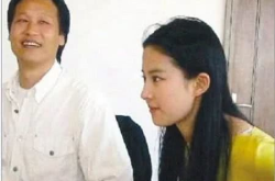娱乐圈夫妇吃瓜,娱乐圈夫妇甜蜜瞬间与争议风波并存