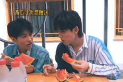 娱乐圈吃瓜宋亚轩是谁呀,揭秘他的吃瓜之路