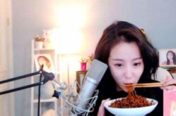 娱乐吃瓜酱墨茶,娱乐吃瓜酱中的神秘人物